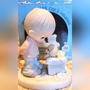 1988 "You Just Can't Chuck A Good Friendship" Precious Moments